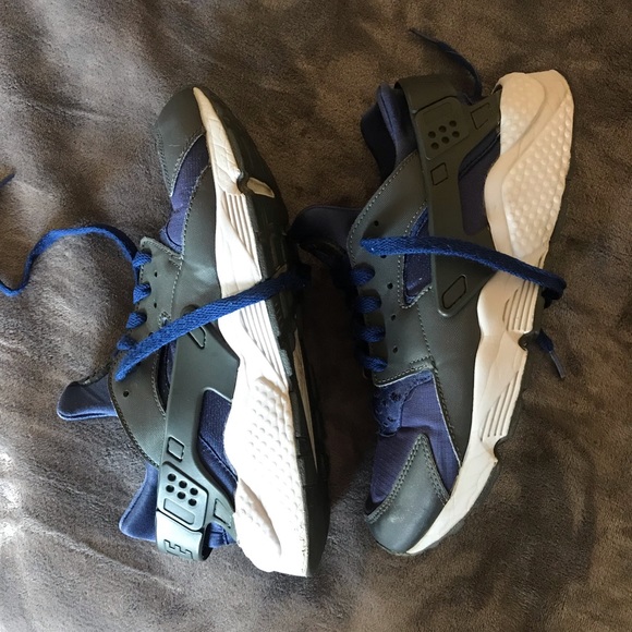 Nike Shoes - Nike Air Huarache